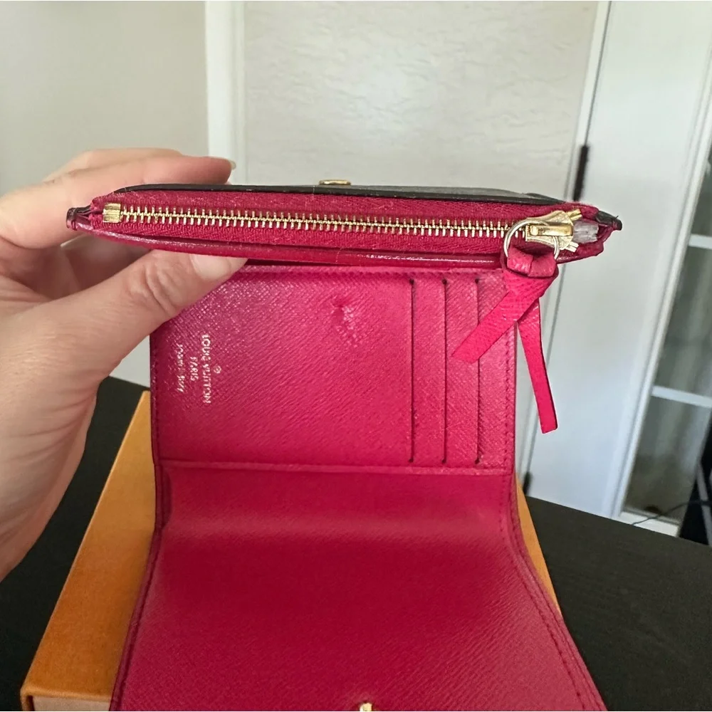 💞SOLD! Louis Vuitton Victorine Christmas Animation Wallet Monogram Rose Pivoine - Picture 5 of 15